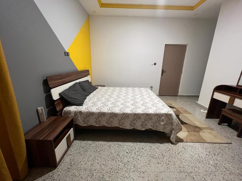 Smb-Gn Residence Lambandji - Electricite Et Wifi H24 Конакри Экстерьер фото